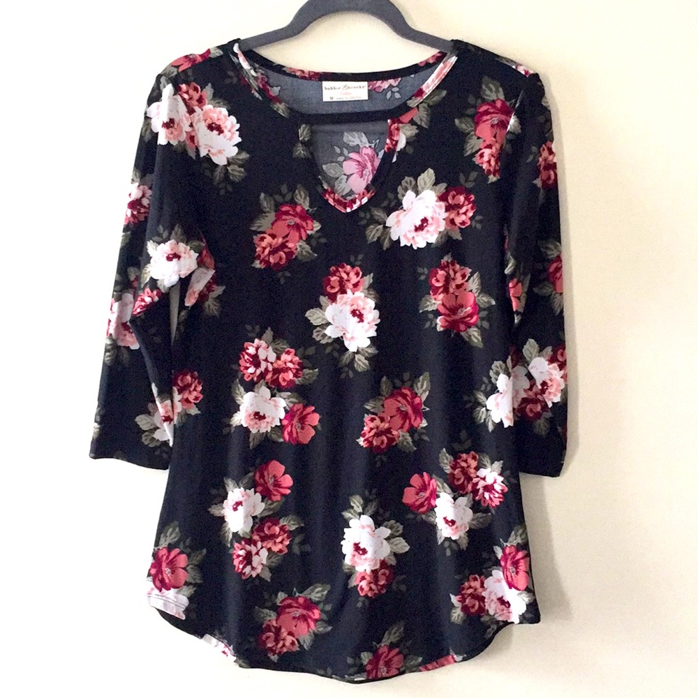 NWOT Floral 3/4 Sleeve Tunic with Cutout Detail